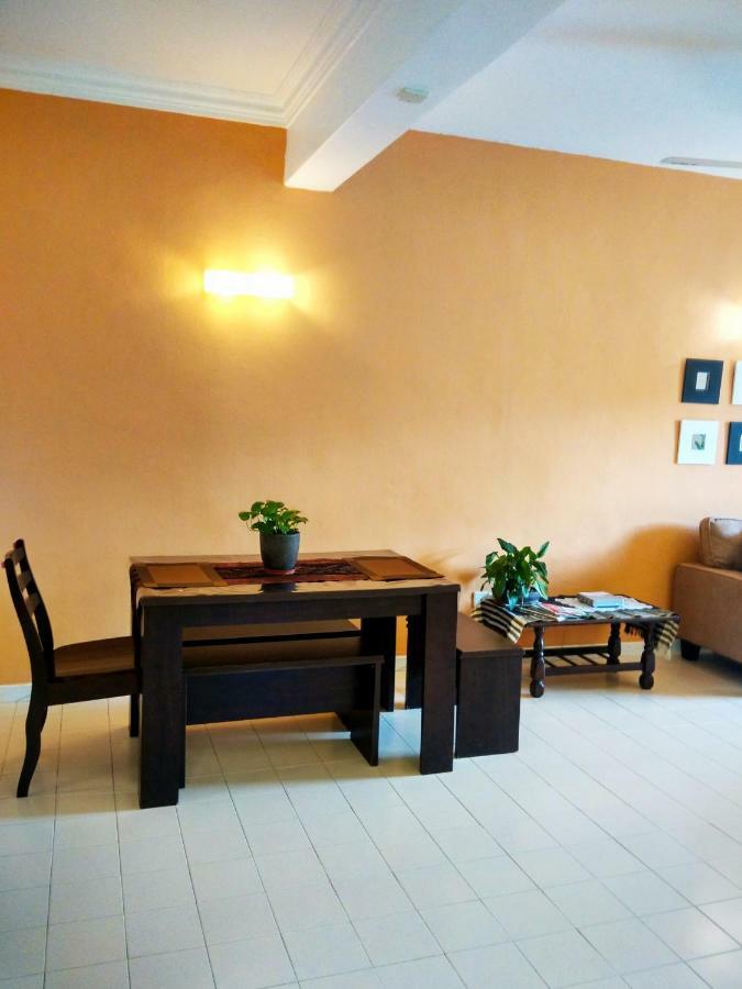 Jean Cleancomfy Apt Near Beach บาตูเฟอริงกี ภายนอก รูปภาพ